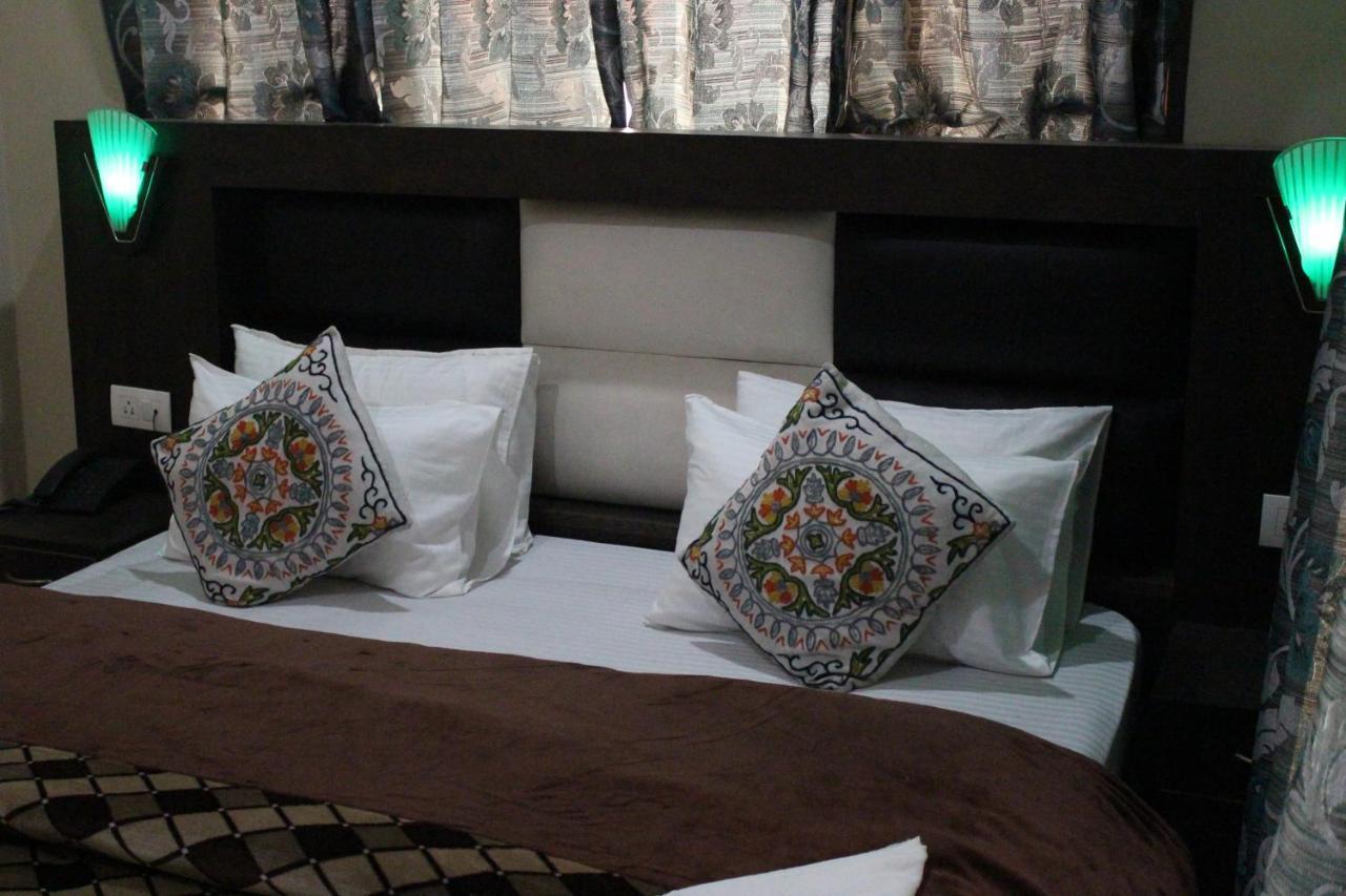 Hotel Samar Srīnagar Zewnętrze zdjęcie